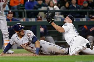 Mariners blow early 5-run lead, fall to Astros 10-5