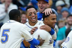 Cruz’s single caps 2-run rally in 9th as Mariners top Rangers