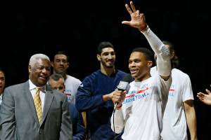 Oscar Robertson endorses Thunder’s Westbrook for MVP