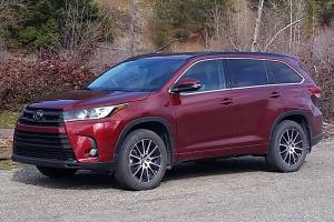 Powerful engine, pleasant, quiet ride in new Toyota Highlander