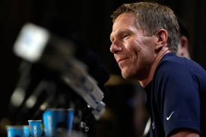 Few ‘sharing the moment’ with his mentor, former assistants