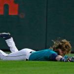Mariners right fielder Ben Gamel makes a diving catch in the fourth inning of Friday&rsquo;s game in Seattle. (AP Photo/Ted S. Warren)
