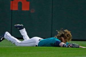 Mariners fall to Rangers 3-1 in 13 innings