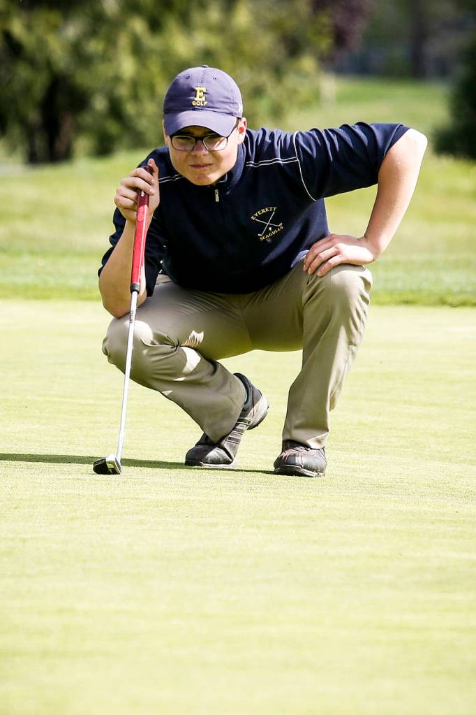 Everett&rsquo;s Josef Koznek lines up a putt during a tournament at Legion Memorial Golf Course in Everett on May 3. (Ian Terry / The Herald)