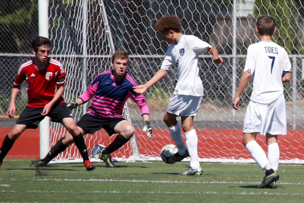 Snohomish goalkeeper Cole Strickland stretches out for a shot by Gig Harbor during a 3A state semifinal match on May 26, 2017, at Sparks Stadium in Puyallup. Snohomish beat Gig Harbor 4-3 to advance to the state championship game. (Ian Terry / The Herald)