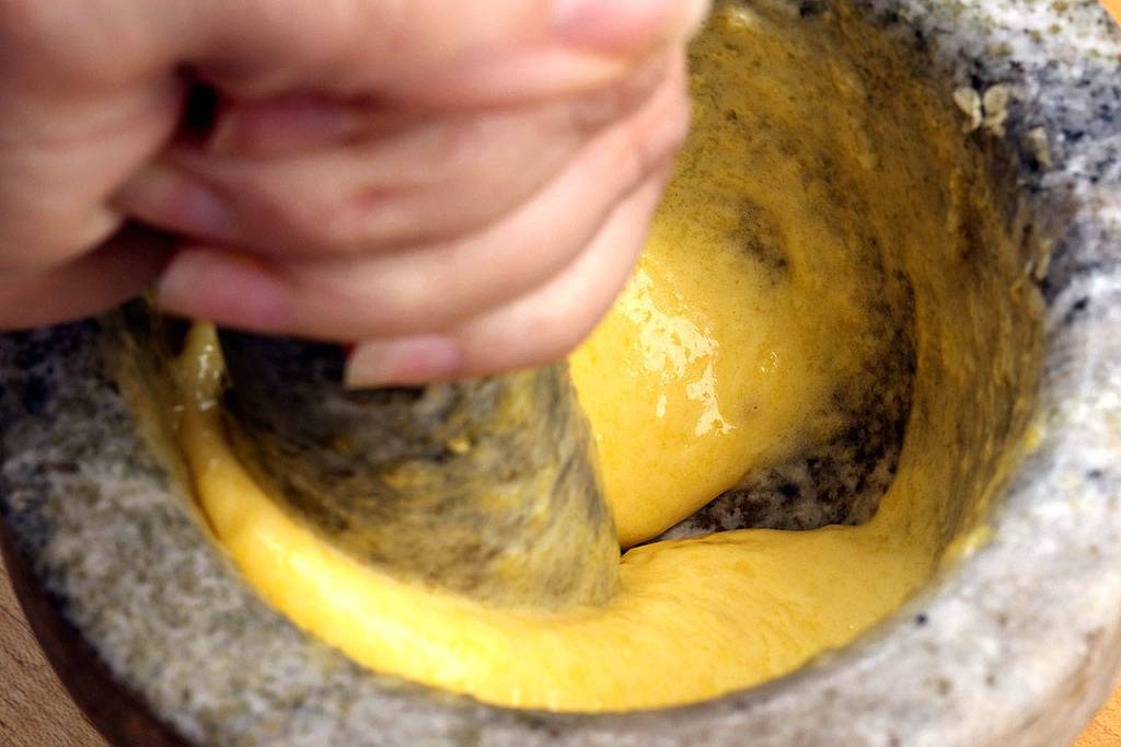 Aioli: Make garlic mayonnaise old school with mortar, pestle
