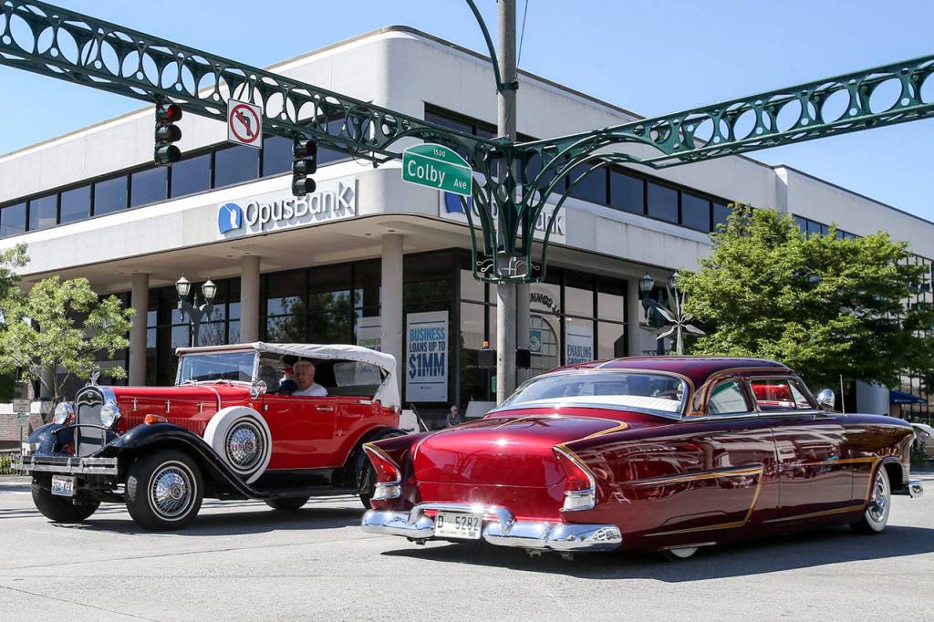 Classic cars make the loop during the newly restored Cruzin Colby Sunday afternoon in downtown Everett on May 28, 2017. (Kevin Clark / The Herald)
