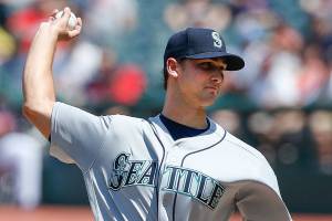 Hall-of-Famer Maddux tutored M’s rookie pitcher De Jong