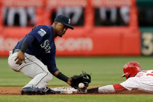 Mariners erase 2 4-run deficits in 10-9 win over Phillies