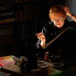 Susan Russell, the Arts Council of Snohomish County&rsquo;s first Artist of the Year in 1992, at work in Everett in 2010. Russell, who taught art for many years at Snohomish High School and in Marysville and Lake Stevens, died May 14 at her home in Portland, Oregon, after a long battle with cancer. (Michael O&rsquo;Leary)