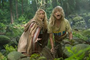 Black comedy ‘Snatched’ a waste of Goldie Hawn’s talents