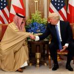 U.S. President Donald Trump, right, holds a bilateral meeting with Bahrain&rsquo;s King Hamad bin Isa Al Khalifa, Sunday, May 21, 2017, in Riyadh. (AP Photo/Evan Vucci)