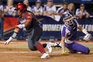 Oklahoma stifles UW bats in 3-1 WCWS win
