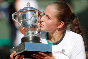 Unseeded Ostapenko ends Cinderella run with French Open title
