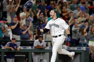 Zunino’s walk-off blast lifts Mariners to 5th straight win