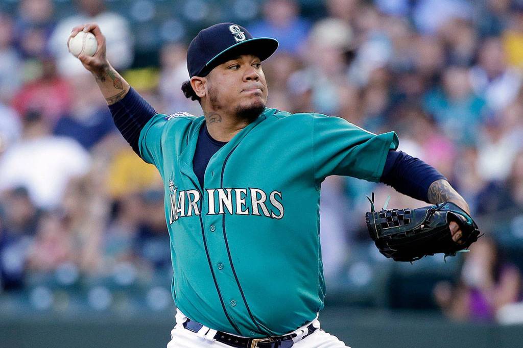 King Felix returns, Mariners crush Astros 13-3