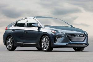 2017 Hyundai Ioniq: fuel-efficient hybrid delivers 55 mpg