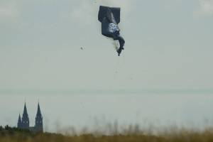 Pilot injured when blimp goes down at U.S. Open in Wisconsin
