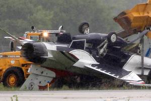 Thunderbirds jet crashes at airport before Ohio air show