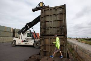 2 garbage industry giants vie for Snohomish County contract