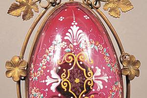 Almost egg-shaped pocket watch holder fetches more than $700