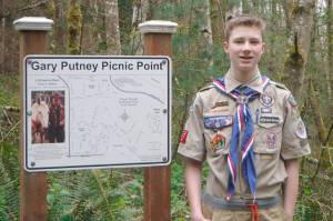 Mukilteo Eagle Scout uncovers picnic area, honors grandpa
