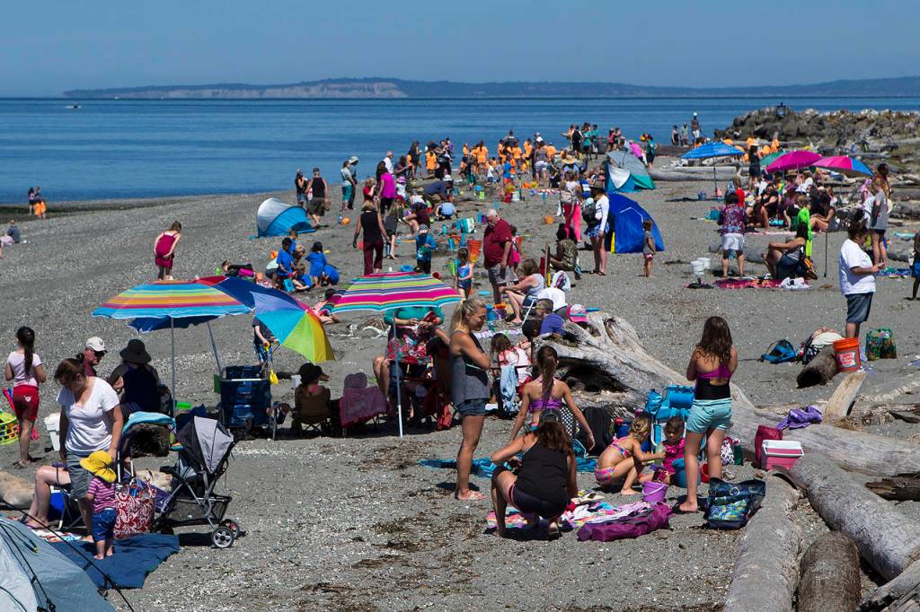 A crowded Marina Beach in Edmonds is seen on Tuesday during the annual Edmonds Sand Sculpting Contest. (Ian Terry / The Herald)