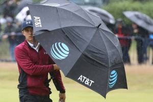 Spieth turns in beauty, leads after nasty day at British Open