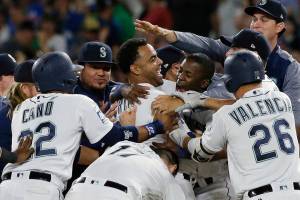 Cruz’s 10th-inning single lifts Mariners past Yankees 6-5