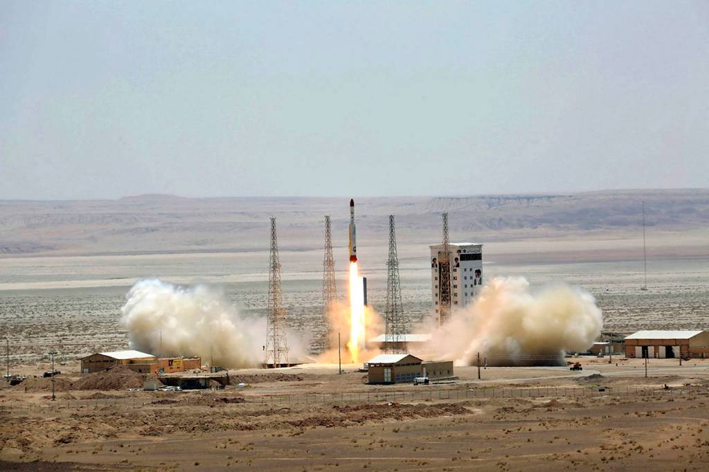 Report: Iran successfully launches satellite-capable rocket | HeraldNet.com