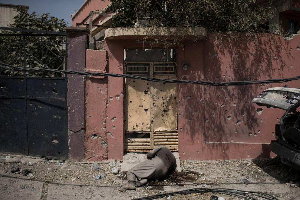 Soldiers are ‘tens of meters’ from retaking Mosul, Iraq says