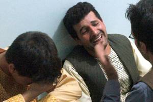 Afghan official says blast at Shiite mosque kills 29