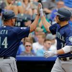 Mariners split crucial doubleheader with Royals on the road
