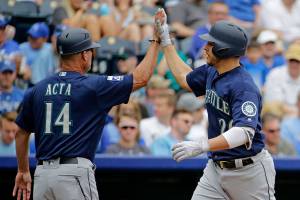 Mariners split crucial doubleheader with Royals on the road