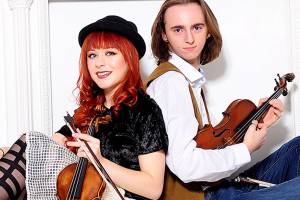Musical homecoming: Violin duo puts on free classical concert