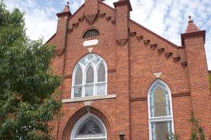 Jewish fears grow at their temple in Charlottesville