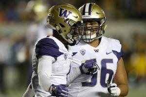 Harris settling into role on Huskies’ offensive line