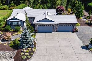Stunning rambler in The Preserve at Lake Cassidy