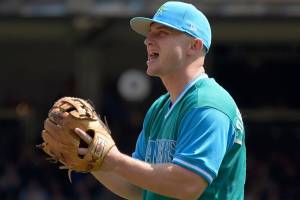 Mariners make 5 errors in the first, lose to Yankees 10-1