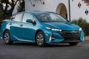 Toyota Prius Prime cuts seating to four, boosts mileage