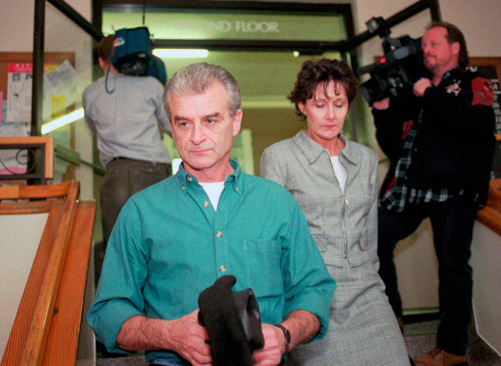 In this Dec. 16, 1997 photo, Randy Weaver leaves the Boundary County courthouse in Bonners Ferry, Idaho, with his friend Linda Thompson after Weaver testified in the probable cause hearing of FBI sharpshooter Lon Horiuchi. (AP Photo/Jeff T. Green, File)