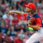 Mariners acquire pitcher Mike Leake from the Cardinals