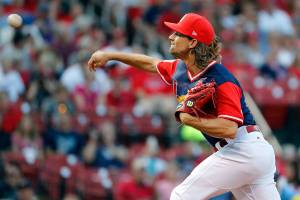 Mariners acquire pitcher Mike Leake from the Cardinals