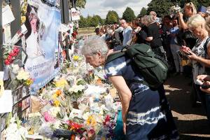 Public mourns Princess Diana on 20th anniversary of death