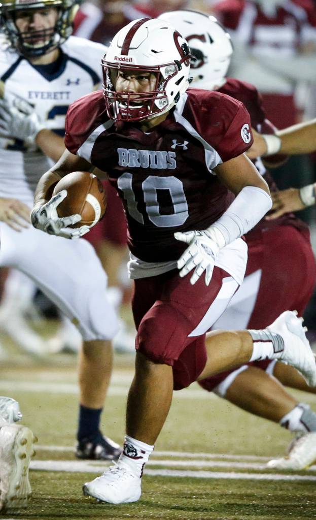Cascade&rsquo;s Junior Due runs the ball during the annual Battle of Broadway game against Everett at Everett Memorial Stadium on Friday, Sept. 8. (Ian Terry / The Herald)