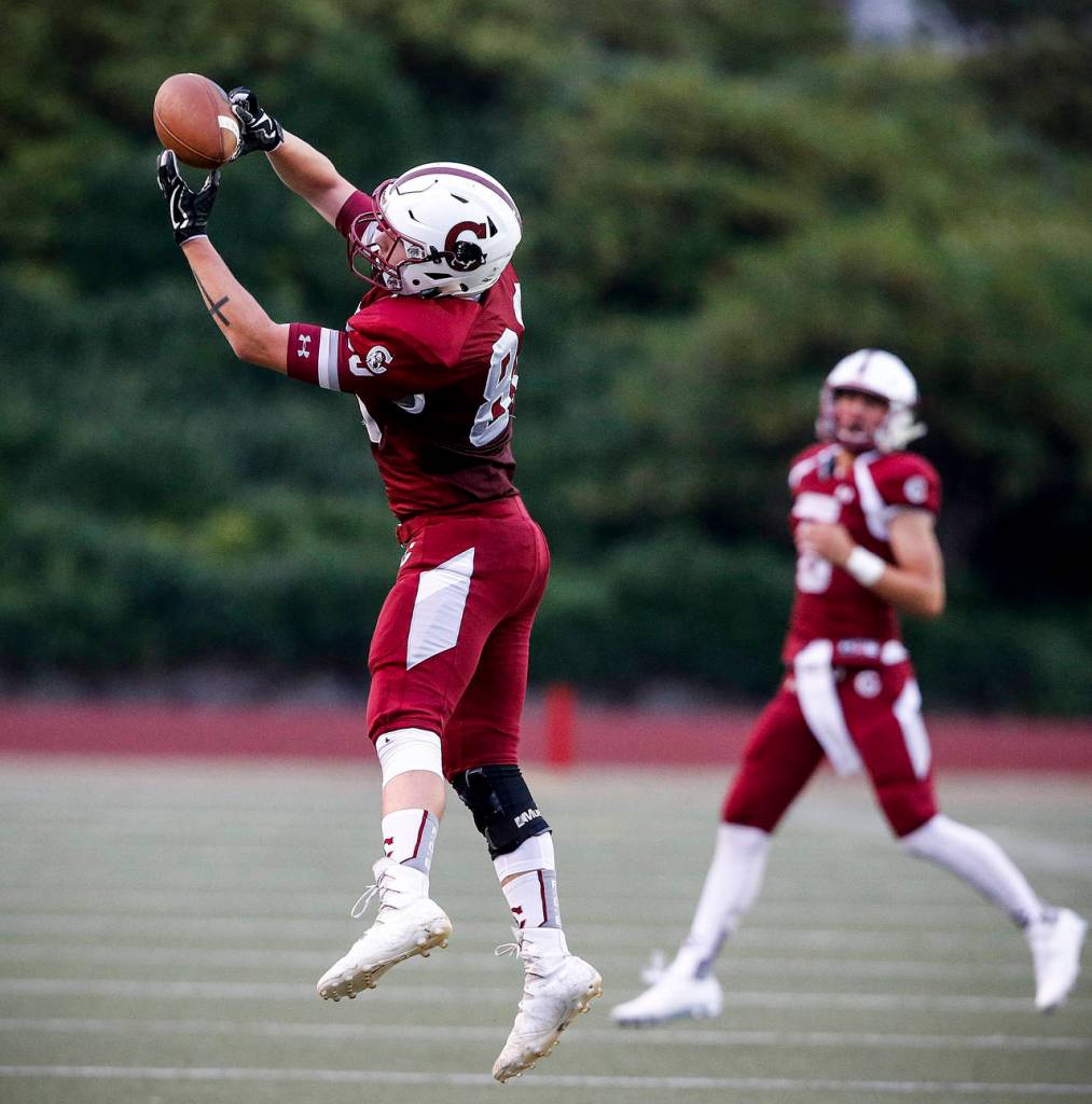 Cascade&rsquo;s Gatlin Griffith hauls in a catch during the annual Battle of Broadway game against Everett on Sept. 8, 2017, at Everett Memorial Stadium. (Ian Terry / The Herald)