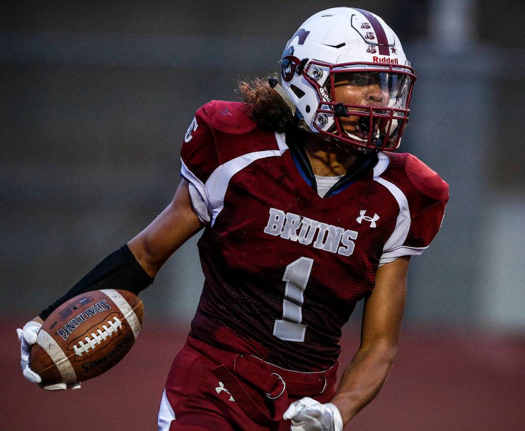 Cascade&rsquo;s Sean Sibley celebrates after returning a blocked field goal for a touchdown during the annual Battle of Broadway game against Everett on Sept. 8, 2017, at Everett Memorial Stadium. (Ian Terry / The Herald)