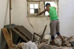 Long lines form for aid on Irma-battered Caribbean islands