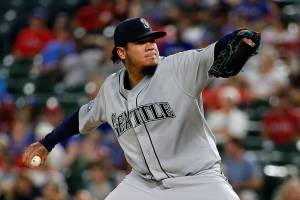 Felix returns, M’s pound Rangers 10-4 to keep pace with Twins