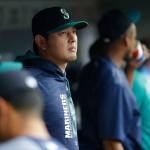 Mariners pitcher Hisashi Iwakuma (center) stands in the dugout before the team&rsquo;s game against the Yankees on July 21, 2017, in Seattle. (AP Photo/Ted S. Warren)